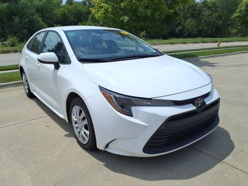 Used 2024 Toyota Corolla LE FWD image 5
