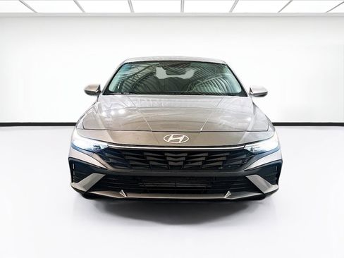 Used 2024 Hyundai Elantra SEL image 2