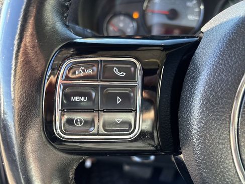 Used 2017 Jeep Wrangler Unlimited Sahara image 12