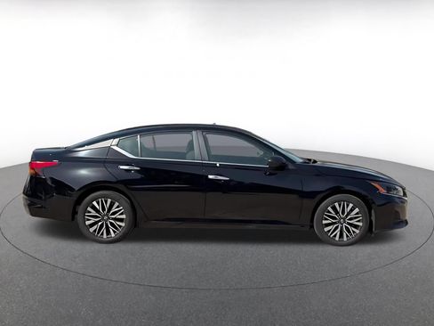 Used 2025 Nissan Altima 2.5 SV FWD image 15