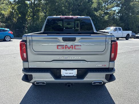 Used 2025 GMC Sierra 1500 AT4 w/ AT4 Premium Package AWD/4WD image 7