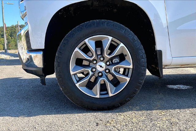 Used 2022 Chevrolet Silverado 1500 LT AWD/4WD image 8