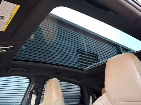 Certified 2023 Porsche Cayenne Platinum Edition image 19