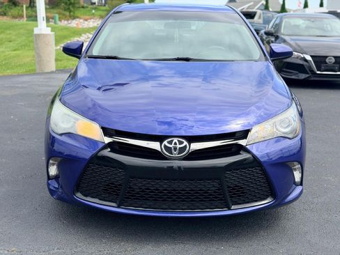Used 2015 Toyota Camry SE w/ Moonroof Package FWD image 2