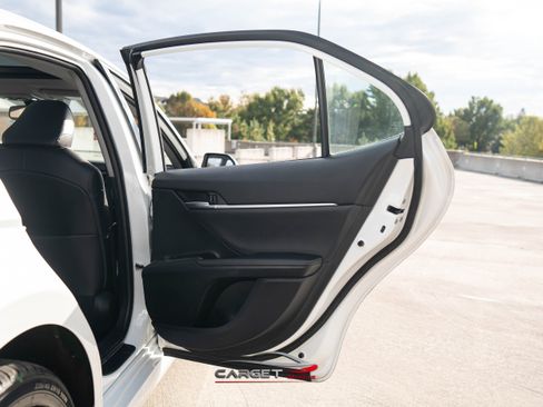 Used 2021 Toyota Camry XLE image 41