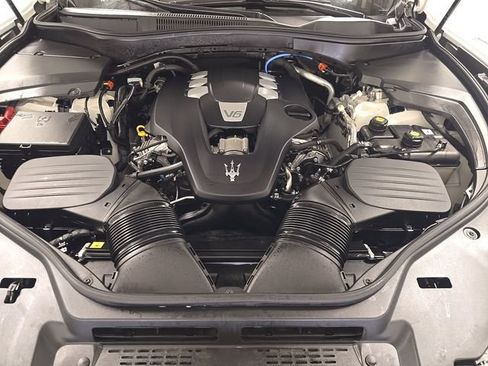 Used 2023 Maserati Levante GT AWD/4WD image 11