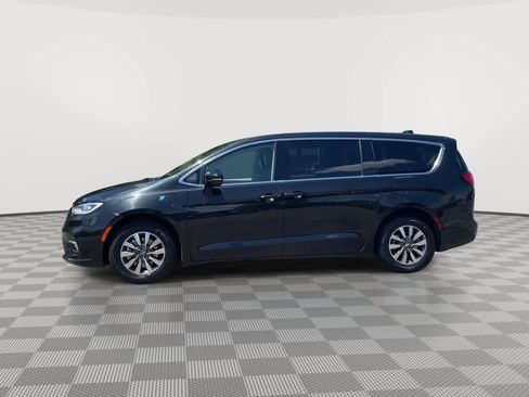 Used 2024 Chrysler Pacifica Limited FWD image 5