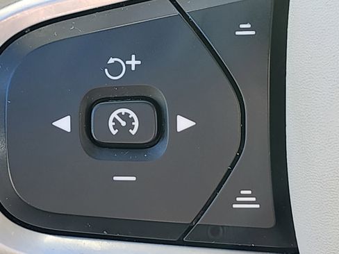 Used 2021 Volvo S60 T5 Momentum image 34