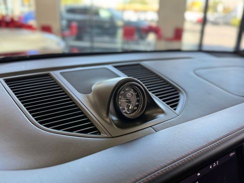 Used 2022 Porsche Macan S image 7