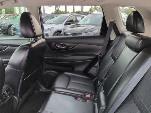 Used 2018 Nissan Rogue SL AWD/4WD image 14
