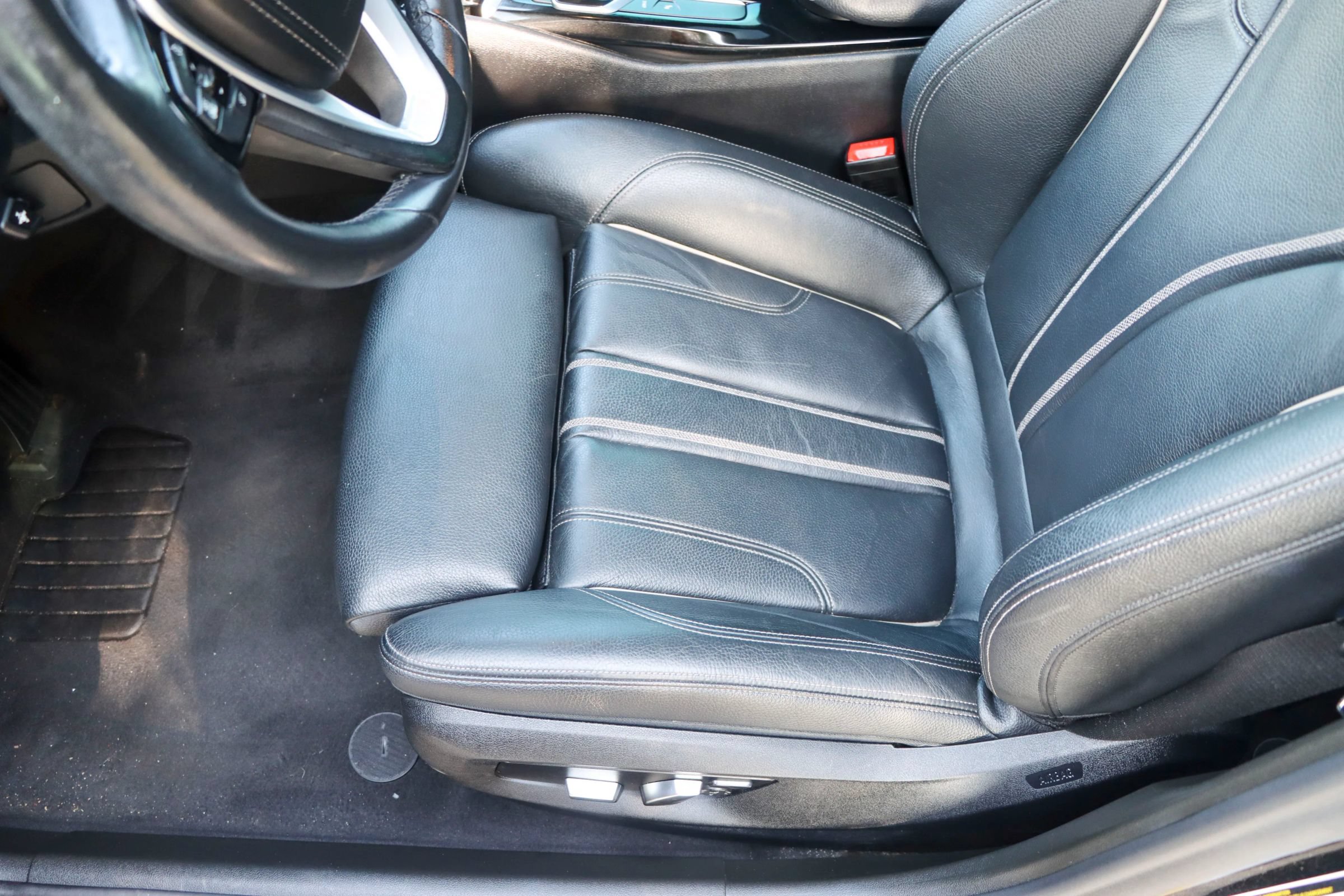 Used 2019 BMW 530e w/ Convenience Package RWD image 16
