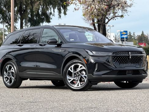 Used 2025 Lincoln Nautilus Premier w/ Jet Appearance Package image 2