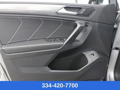 Used 2022 Volkswagen Tiguan SE R-Line image 16