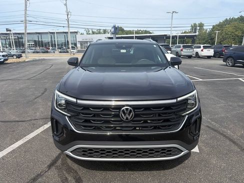Used 2024 Volkswagen Atlas Cross Sport SE AWD/4WD image 2