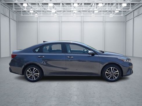 Used 2023 Kia Forte LXS w/ LXS Technology Package FWD image 6