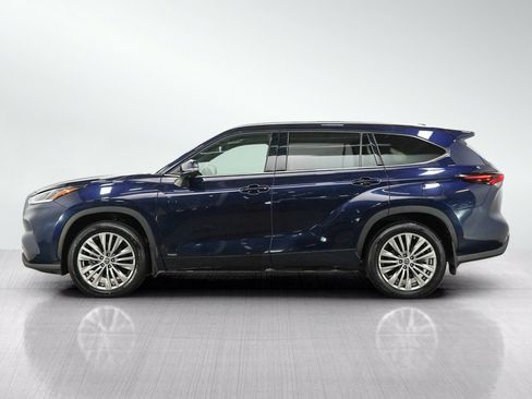 Used 2024 Toyota Highlander Platinum AWD/4WD image 2