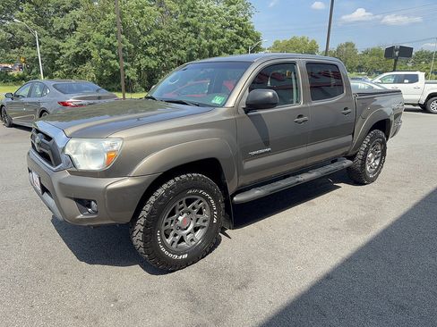 Used 2014 Toyota Tacoma 4x4 Double Cab w/ TRD Off-Road Package image 8