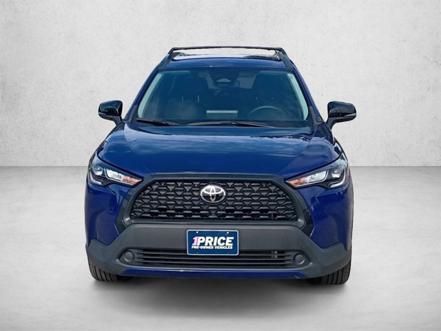 Used 2025 Toyota Corolla Cross LE FWD image 2