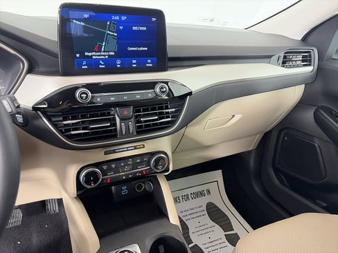 Used 2022 Ford Escape SEL image 4