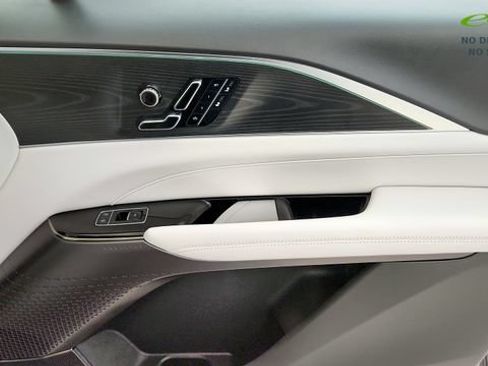 Used 2025 Cadillac Lyriq Luxury AWD/4WD image 39