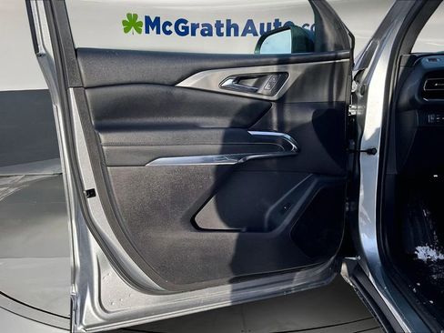 Used 2025 Chevrolet Traverse LT image 22