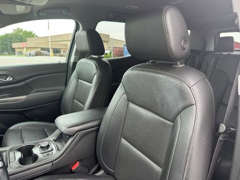 Used 2023 GMC Acadia SLT image 10