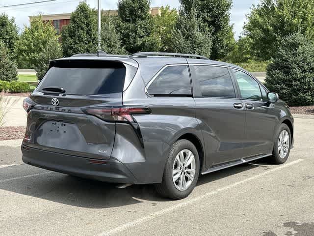 Used 2025 Toyota Sienna XLE w/ XLE Plus Package AWD/4WD image 23