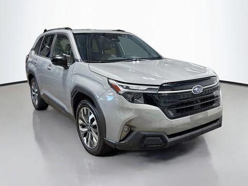 Used 2025 Subaru Forester Touring AWD/4WD image 3