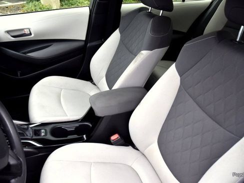 Used 2022 Toyota Corolla LE image 9