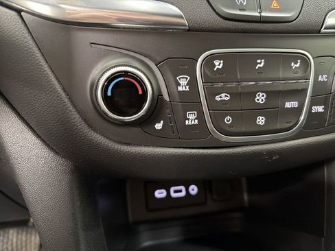 Certified 2024 Chevrolet Equinox LT image 30