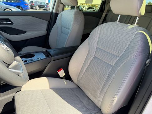 Used 2023 Nissan Rogue SV FWD image 16