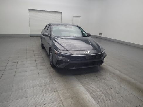 Used 2024 Hyundai Elantra SEL FWD image 13