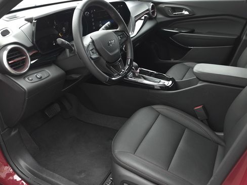 Used 2026 Chevrolet Trax RS w/ Driver Confidence Package image 9