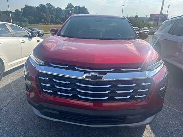 Used 2026 Chevrolet Equinox LT w/ Safety and Technology Package FWD image 2