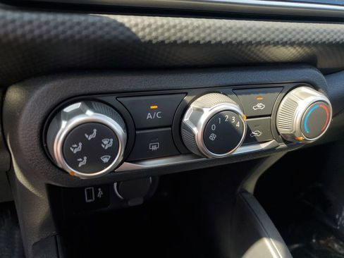 New 2025 Nissan Kicks Play S image 18