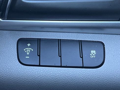 Used 2019 Hyundai Elantra SE image 11