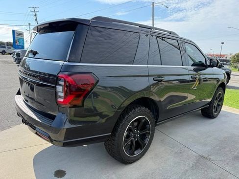 Used 2024 Ford Expedition Limited AWD/4WD image 10