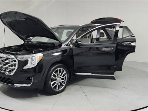 Used 2022 GMC Terrain Denali w/ LPO, Floor Liner Package image 9