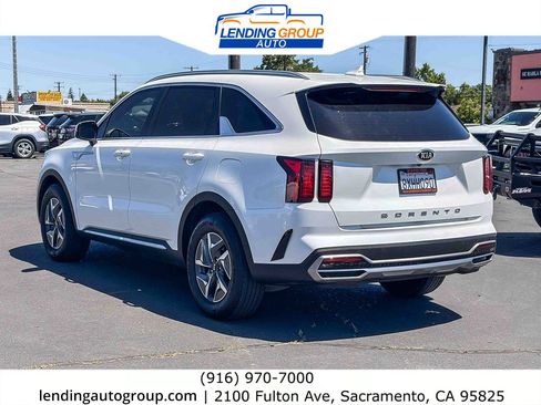 Used 2021 Kia Sorento S FWD image 2