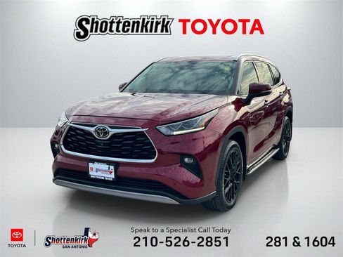 Certified 2022 Toyota Highlander Platinum image 1