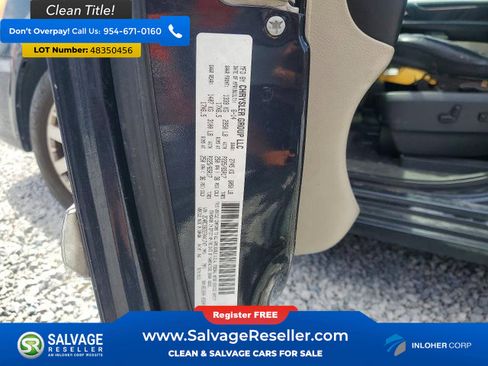 Used 2014 Chrysler Town & Country Touring FWD image 17