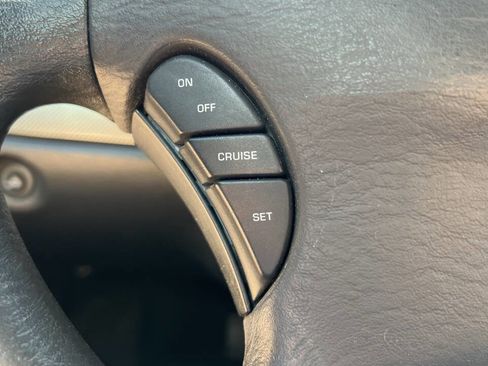 Used 2004 Chrysler Sebring LXi image 25