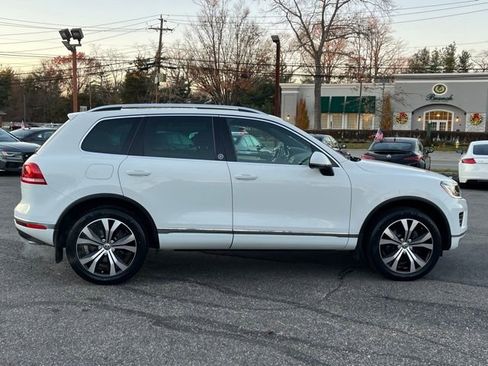 Used 2017 Volkswagen Touareg V6 image 4