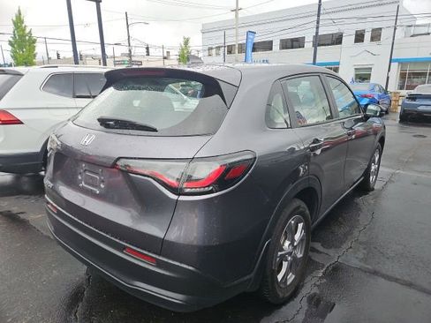 Used 2023 Honda HR-V LX image 2