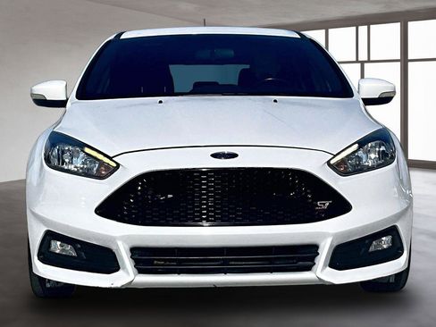 Used 2018 Ford Focus ST FWD image 4