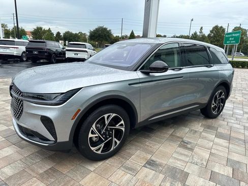 New 2025 Lincoln Nautilus Premier w/ Equipment Group 102A image 5