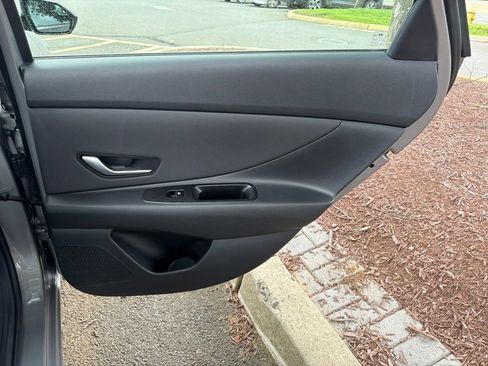 Certified 2025 Hyundai Elantra SEL FWD image 12
