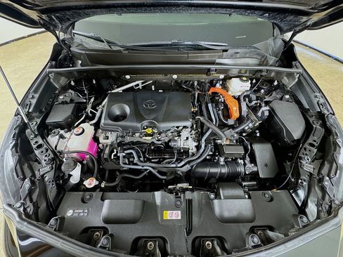 Certified 2022 Toyota Venza LE AWD/4WD image 24