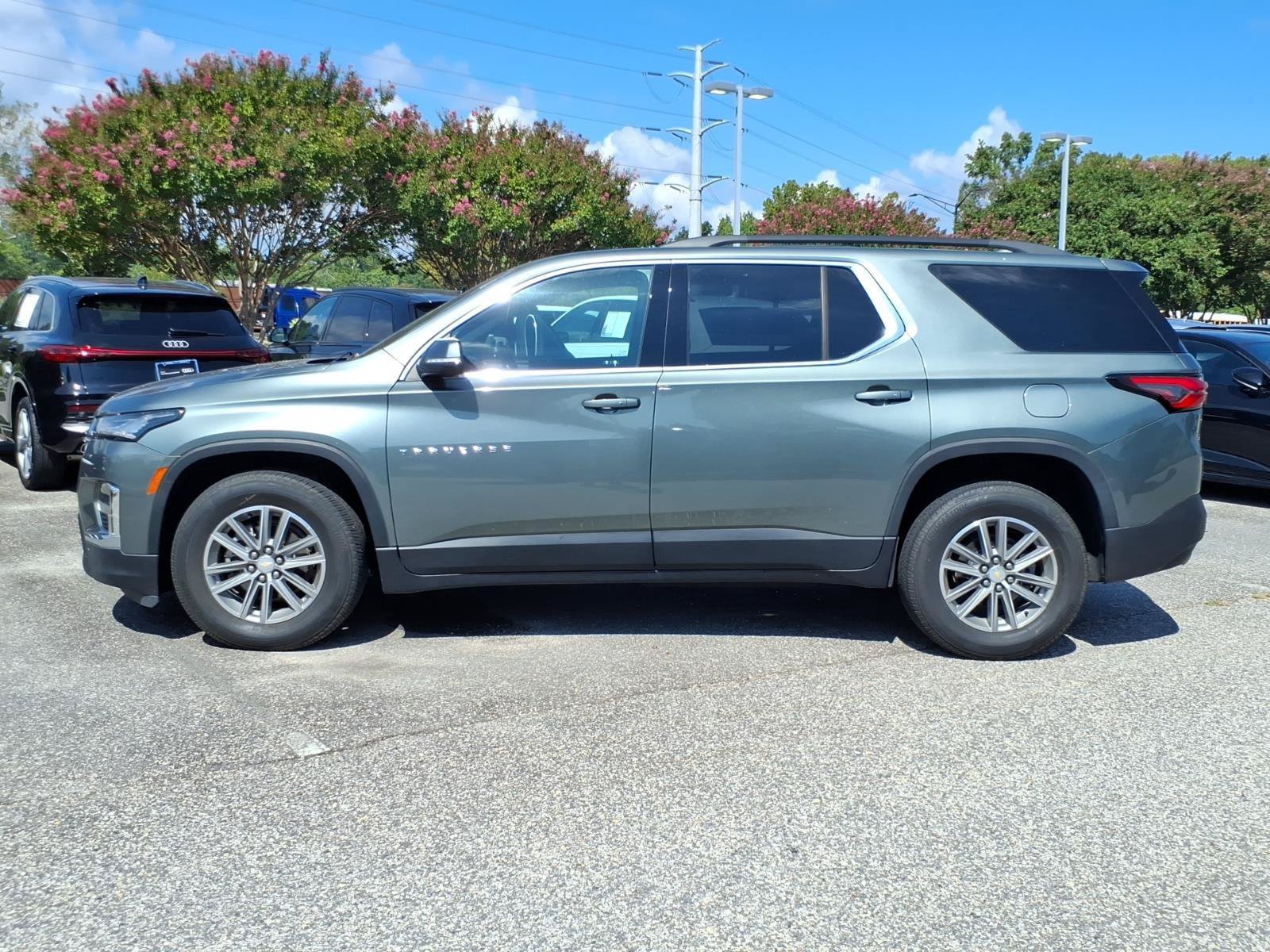 Used 2023 Chevrolet Traverse LT AWD/4WD image 3
