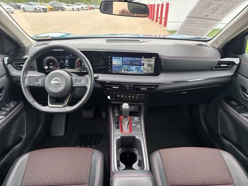 Used 2025 Nissan Kicks SR w/ Illumination Package FWD image 10